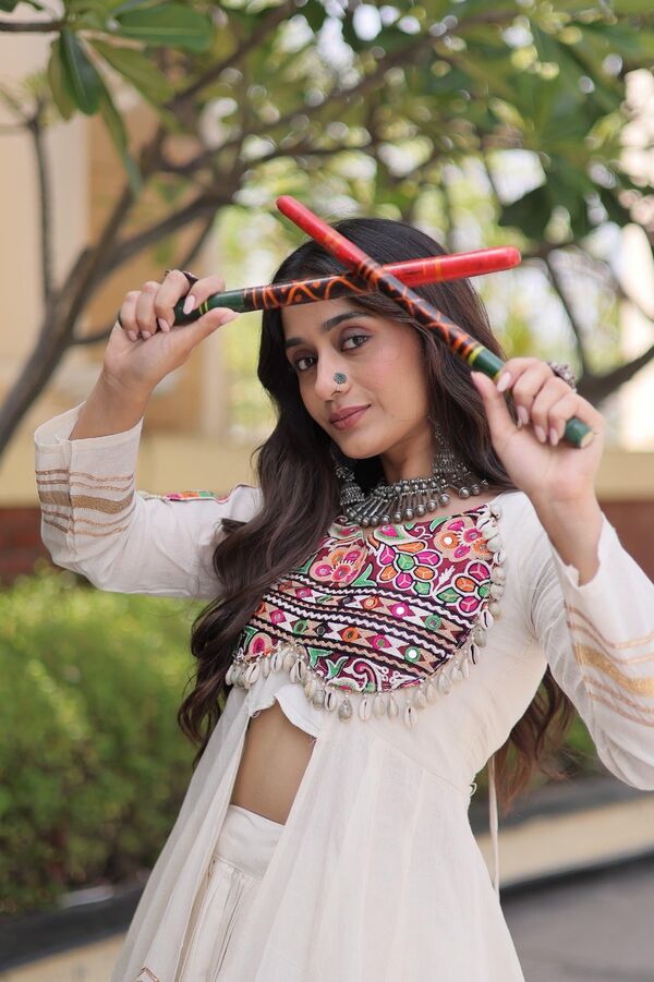LEHENGA :- (Full-Stitched)